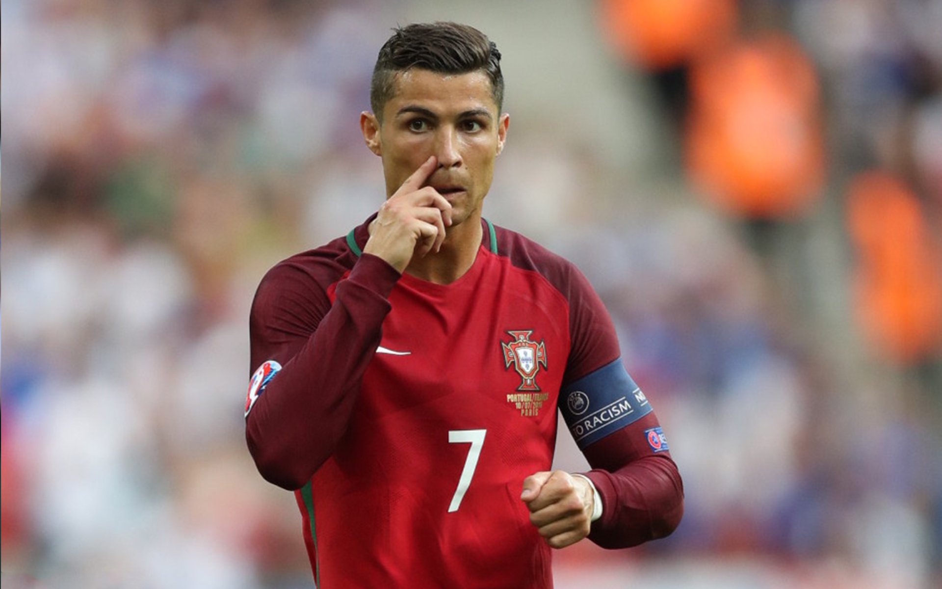 “火热赛场，明星球员的经典瞬间燃爆现场”，明星球员图片