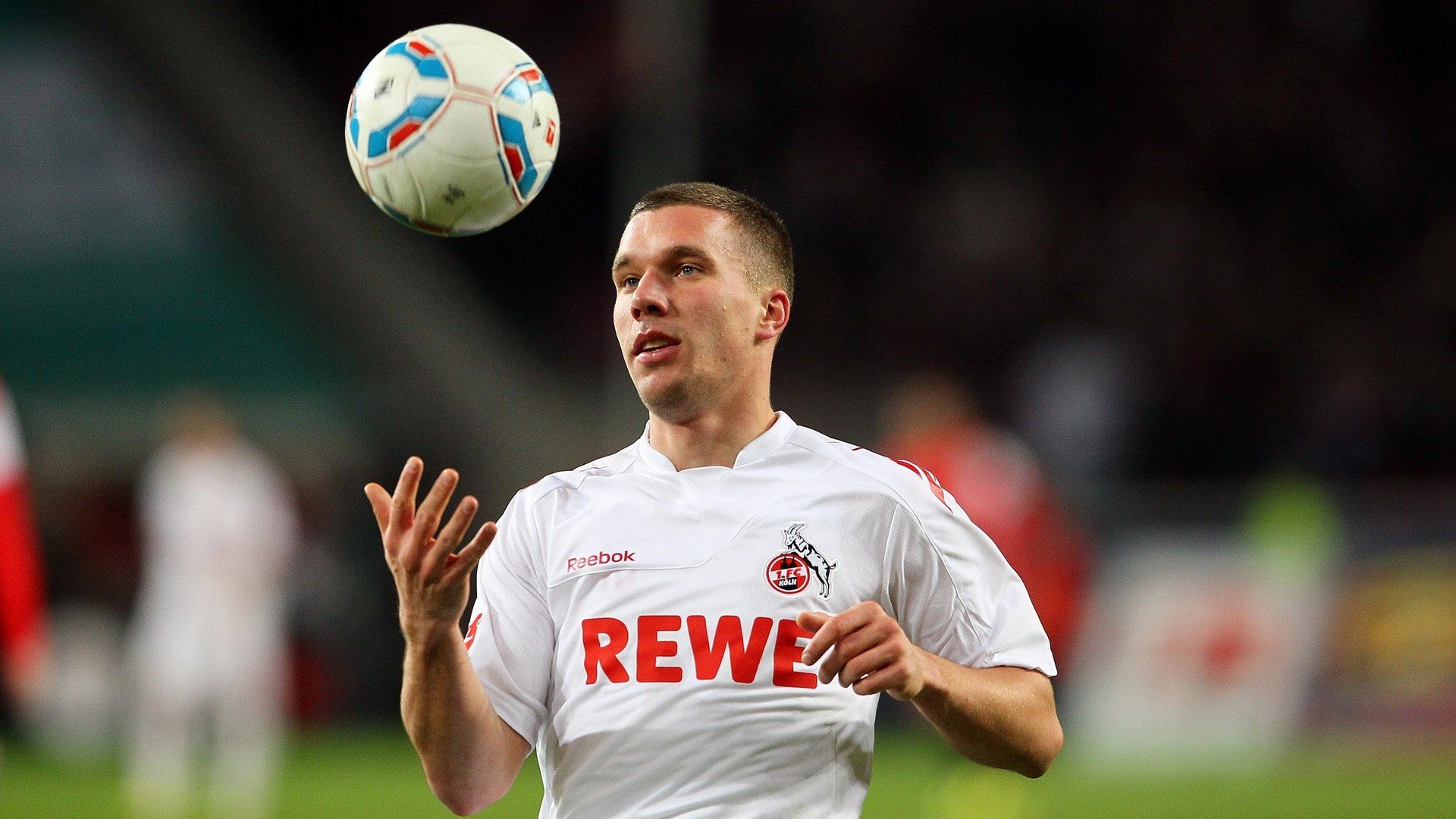 中国足球联赛各队表现出色，战绩屡创佳绩，中国足球队比赛成绩