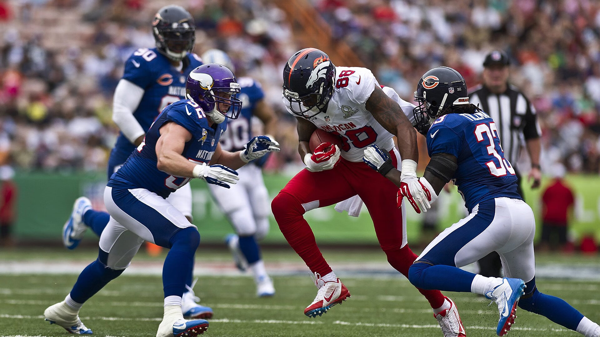 竞争激烈的比赛中球队击败对手，收获胜利，竞争相当激烈